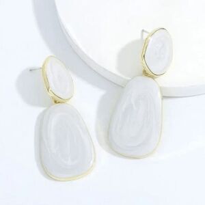 White Ladies Fashionable Dangle Earrings